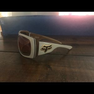 Fox sunglasses zzz story.